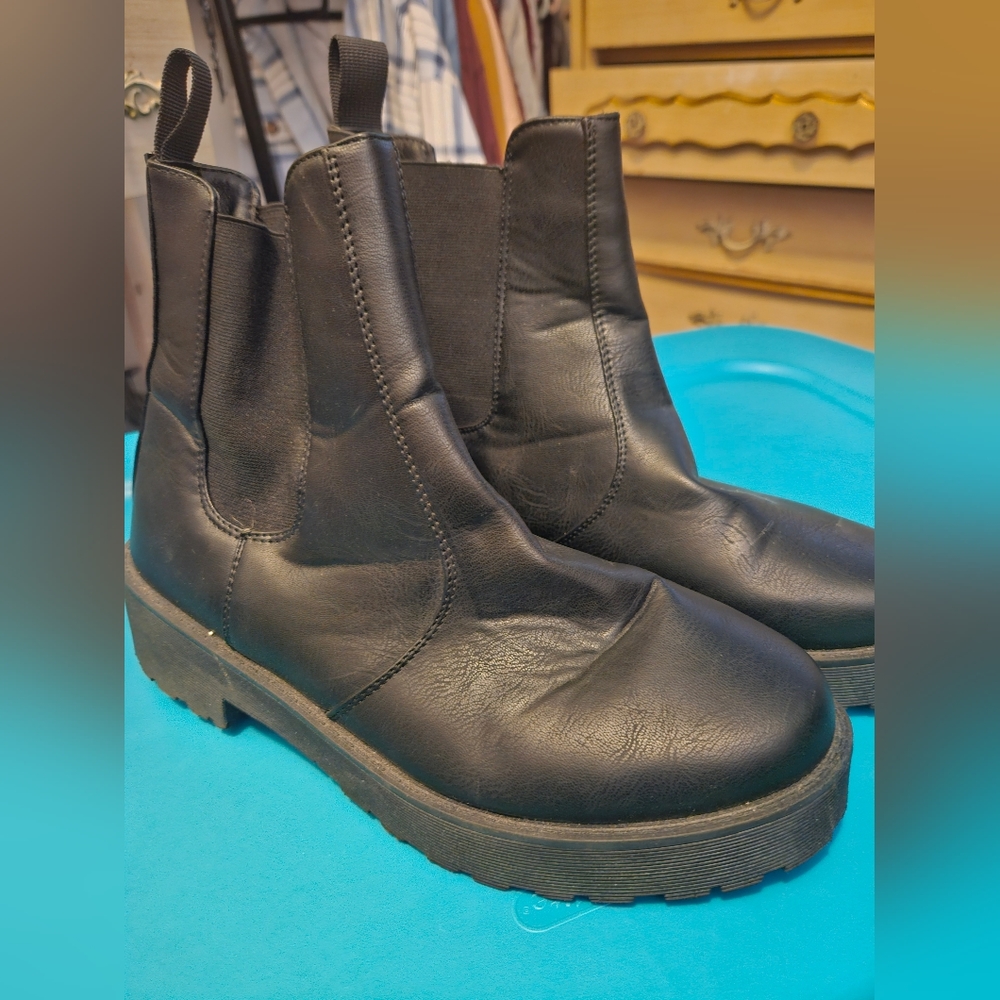 Platform slip on boot